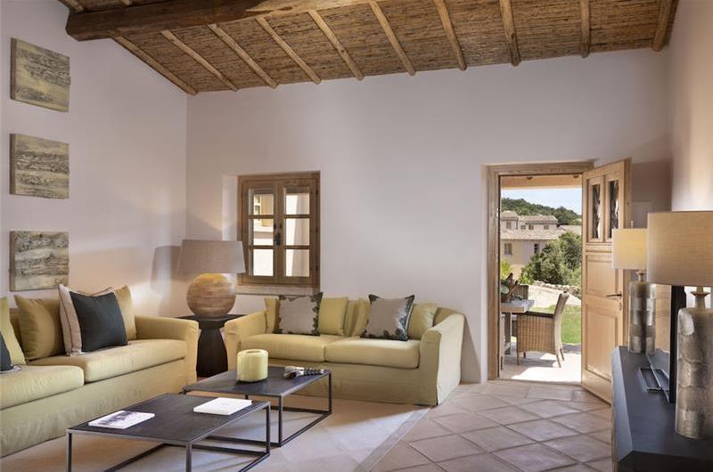 Selection of 3 and 4 bedroom villas with pools near Porto Cervo, sleeps 6-10