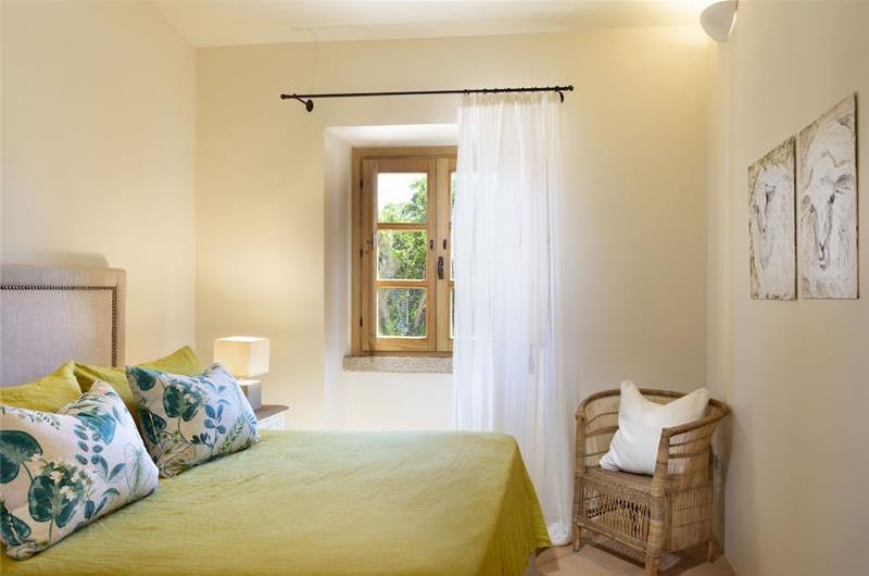 Selection of 3 and 4 bedroom villas with pools near Porto Cervo, sleeps 6-10