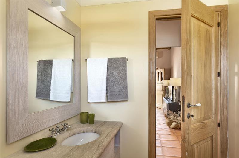 Selection of 3 and 4 bedroom villas with pools near Porto Cervo, sleeps 6-10