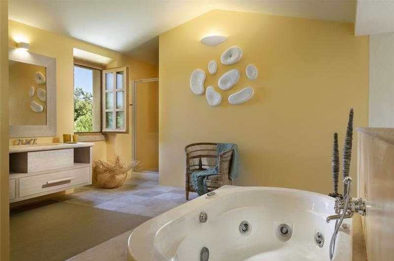 Selection of 3 and 4 bedroom villas with pools near Porto Cervo, sleeps 6-10