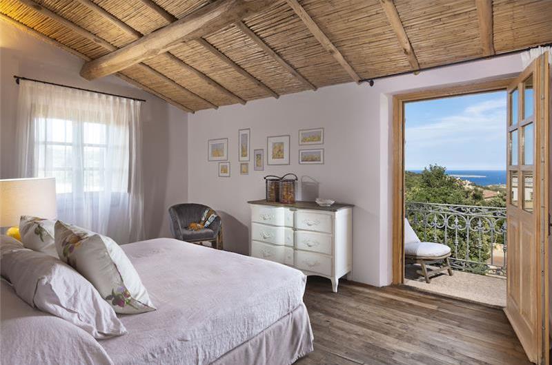 Selection of 3 and 4 bedroom villas with pools near Porto Cervo, sleeps 6-10