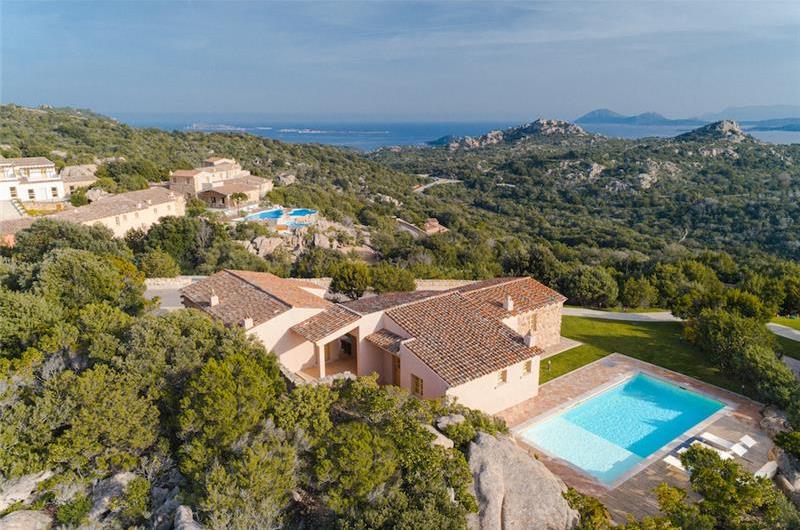 Selection of 3 and 4 bedroom villas with pools near Porto Cervo, sleeps 6-10