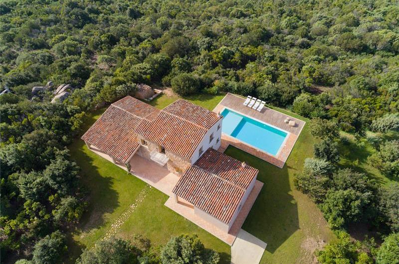 Selection of 3 and 4 bedroom villas with pools near Porto Cervo, sleeps 6-10