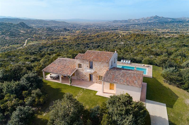 Selection of 3 and 4 bedroom villas with pools near Porto Cervo, sleeps 6-10