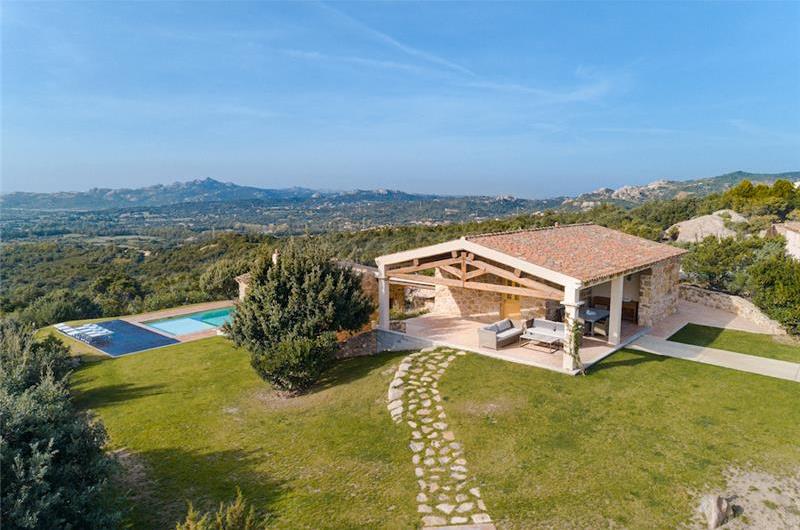 Selection of 3 and 4 bedroom villas with pools near Porto Cervo, sleeps 6-10