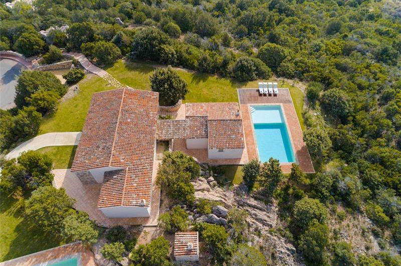 Selection of 3 and 4 bedroom villas with pools near Porto Cervo, sleeps 6-10