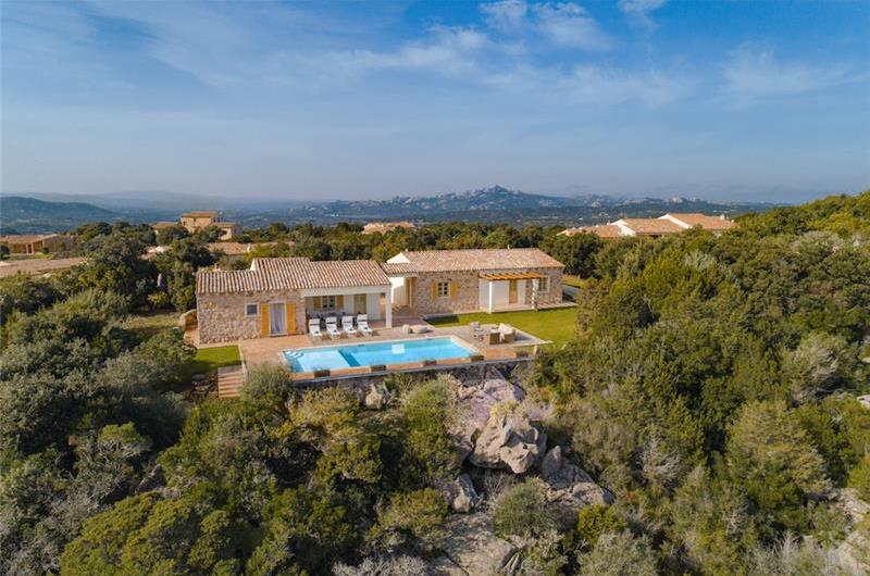 Selection of 3 and 4 bedroom villas with pools near Porto Cervo, sleeps 6-10