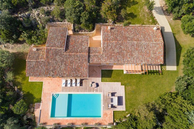 Selection of 3 and 4 bedroom villas with pools near Porto Cervo, sleeps 6-10