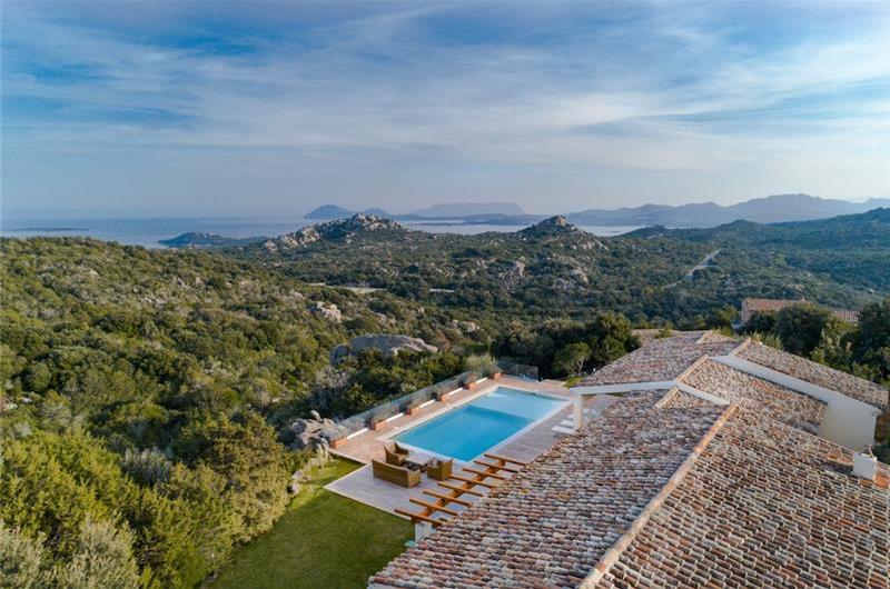 Selection of 3 and 4 bedroom villas with pools near Porto Cervo, sleeps 6-10