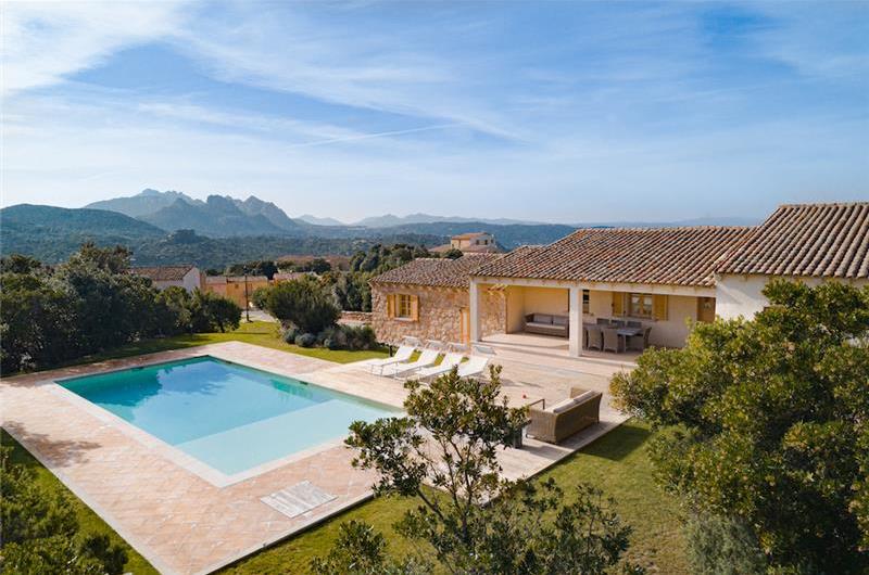 Selection of 3 and 4 bedroom villas with pools near Porto Cervo, sleeps 6-10