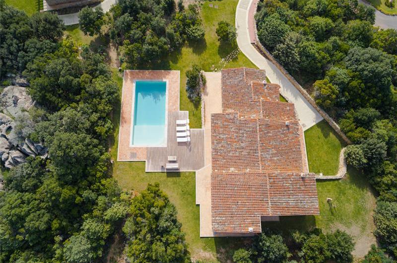 Selection of 3 and 4 bedroom villas with pools near Porto Cervo, sleeps 6-10