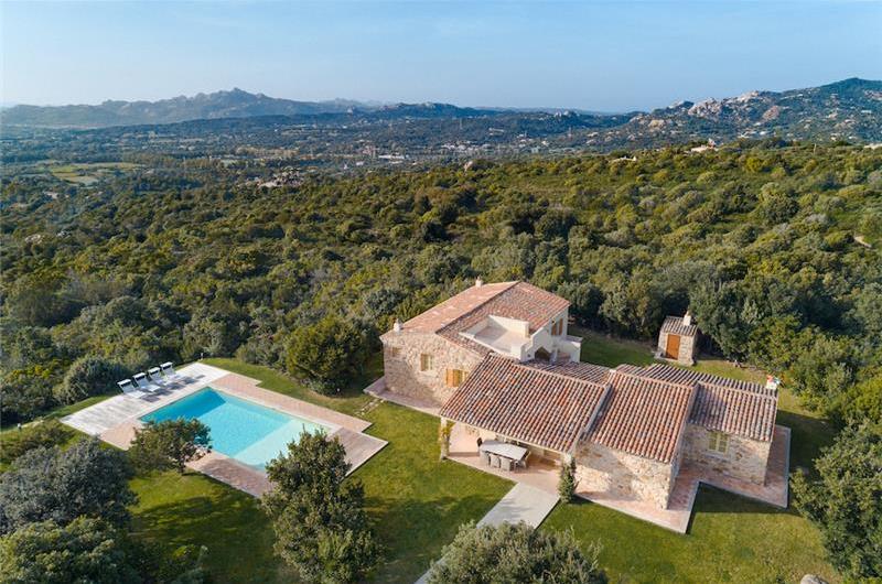 Selection of 3 and 4 bedroom villas with pools near Porto Cervo, sleeps 6-10
