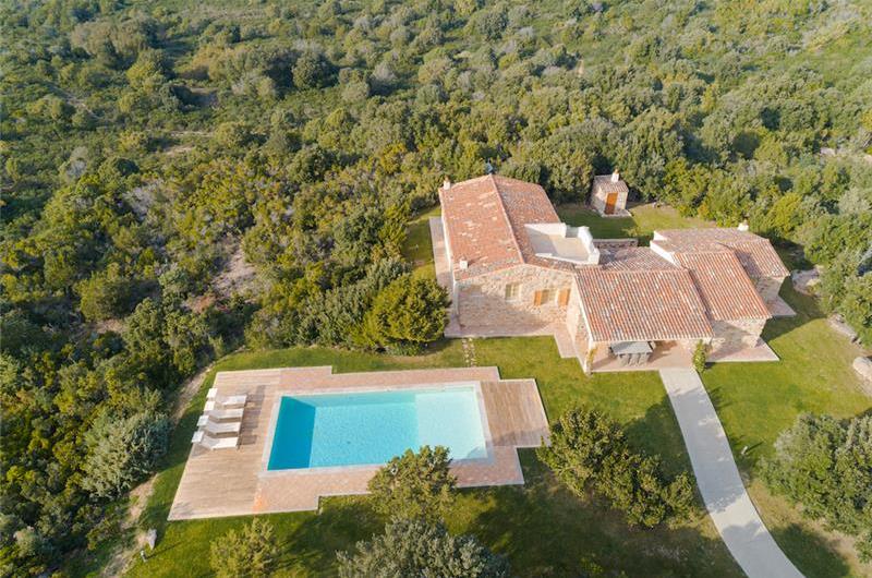 Selection of 3 and 4 bedroom villas with pools near Porto Cervo, sleeps 6-10