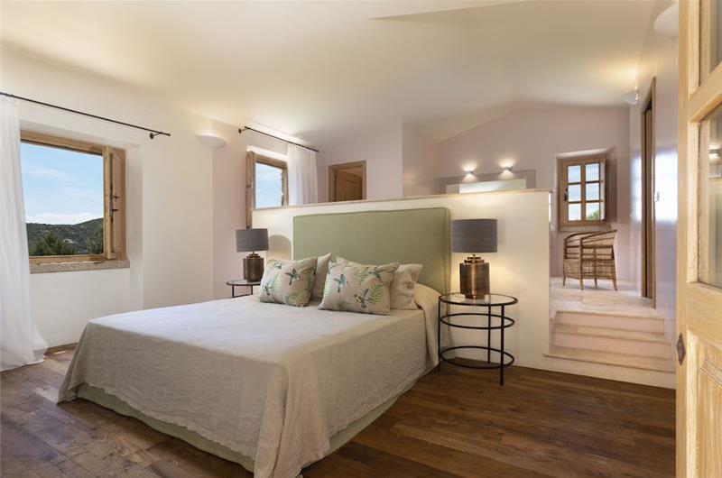 Selection of 3 and 4 bedroom villas with pools near Porto Cervo, sleeps 6-10