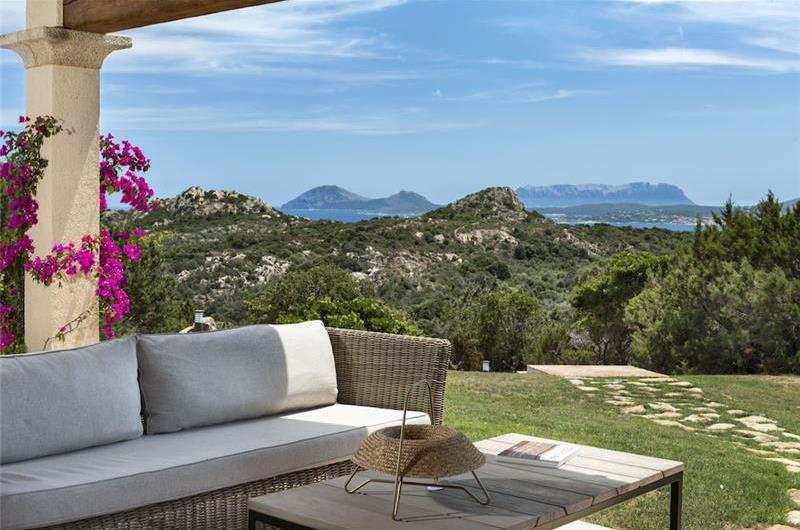 Selection of 3 and 4 bedroom villas with pools near Porto Cervo, sleeps 6-10