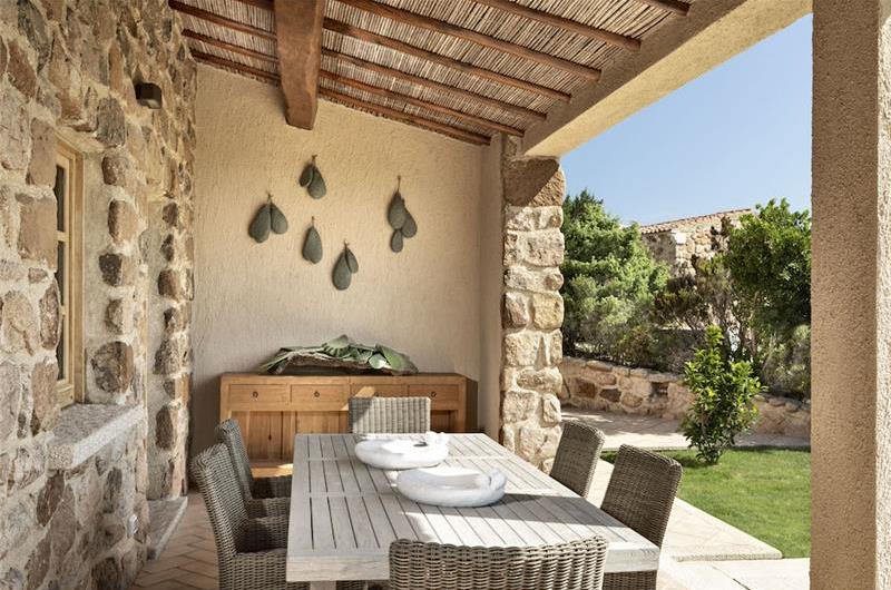 Selection of 3 and 4 bedroom villas with pools near Porto Cervo, sleeps 6-10