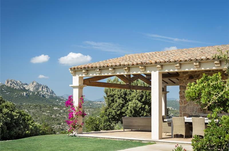 Selection of 3 and 4 bedroom villas with pools near Porto Cervo, sleeps 6-10