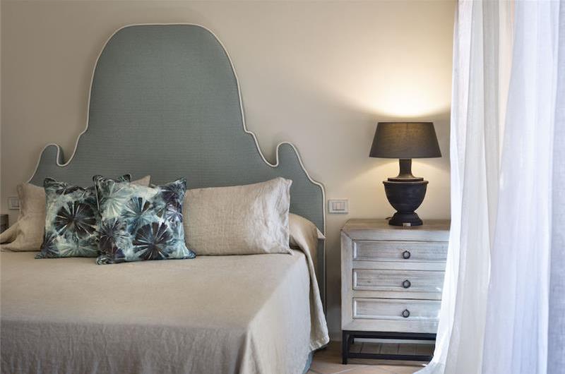 Selection of 3 and 4 bedroom villas with pools near Porto Cervo, sleeps 6-10