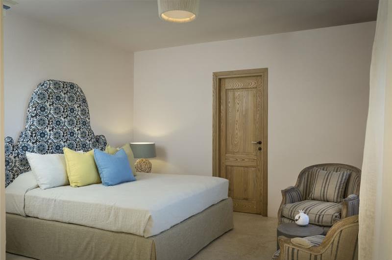 Selection of 3 and 4 bedroom villas with pools near Porto Cervo, sleeps 6-10