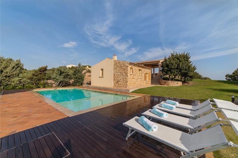 Selection of 3 and 4 bedroom villas with pools near Porto Cervo, sleeps 6-10