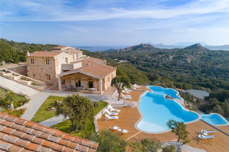 Selection of 3 and 4 bedroom villas with pools near Porto Cervo, sleeps 6-10