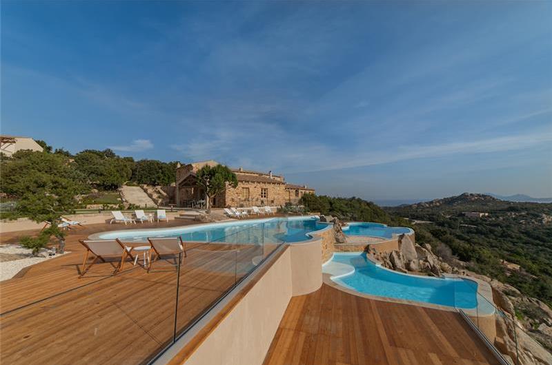 Selection of 3 and 4 bedroom villas with pools near Porto Cervo, sleeps 6-10