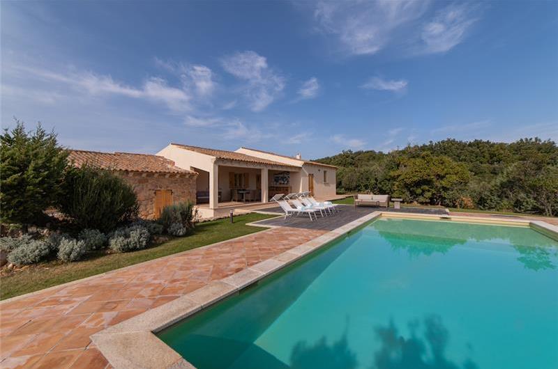 Selection of 3 and 4 bedroom villas with pools near Porto Cervo, sleeps 6-10
