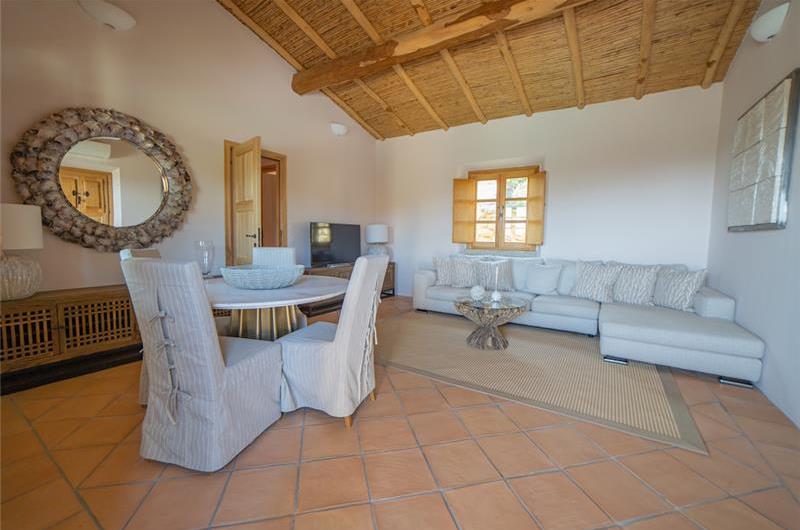 Selection of 3 and 4 bedroom villas with pools near Porto Cervo, sleeps 6-10