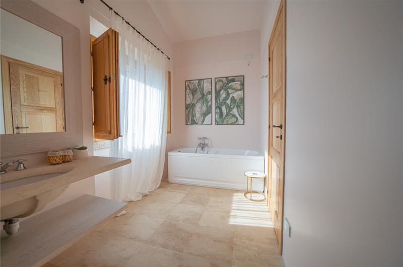 Selection of 3 and 4 bedroom villas with pools near Porto Cervo, sleeps 6-10