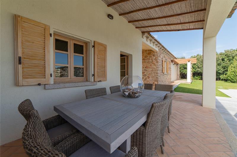 Selection of 3 and 4 bedroom villas with pools near Porto Cervo, sleeps 6-10