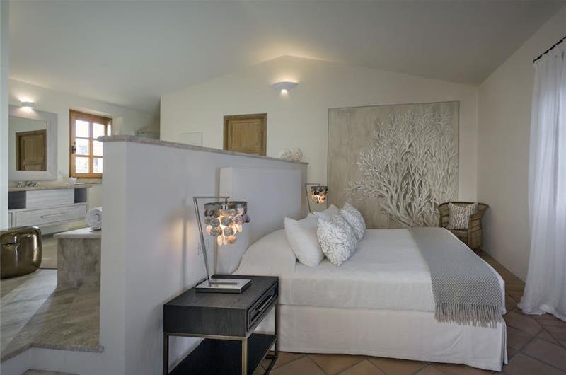 Selection of 3 and 4 bedroom villas with pools near Porto Cervo, sleeps 6-10