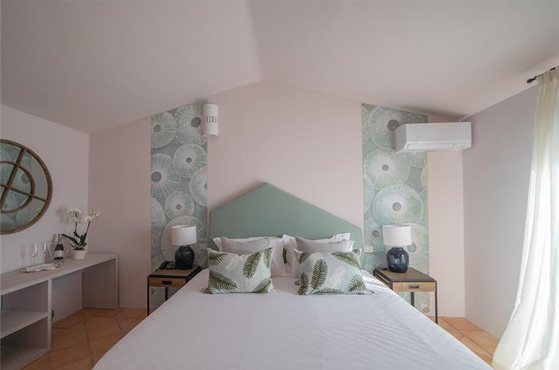 Selection of 3 and 4 bedroom villas with pools near Porto Cervo, sleeps 6-10