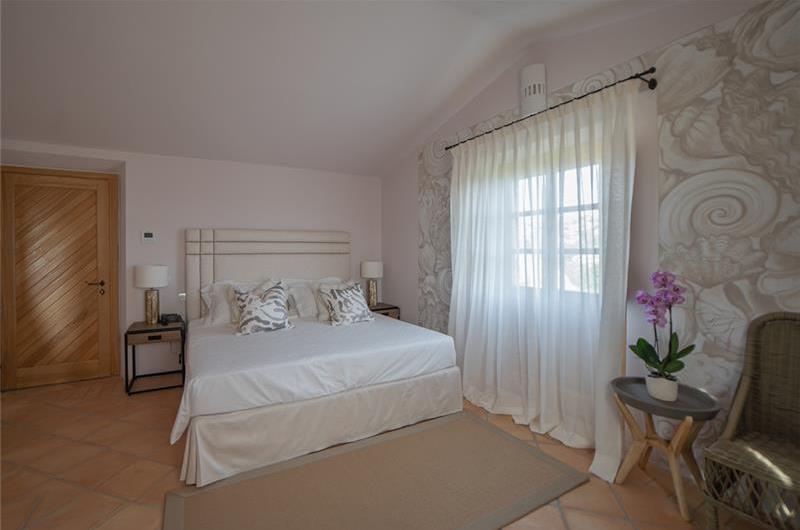 Selection of 3 and 4 bedroom villas with pools near Porto Cervo, sleeps 6-10