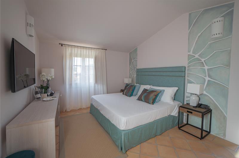 Selection of 3 and 4 bedroom villas with pools near Porto Cervo, sleeps 6-10