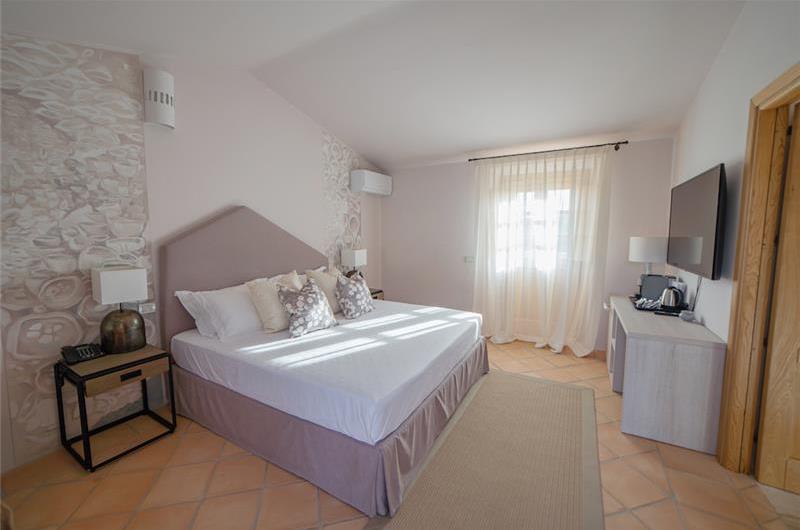 Selection of 3 and 4 bedroom villas with pools near Porto Cervo, sleeps 6-10