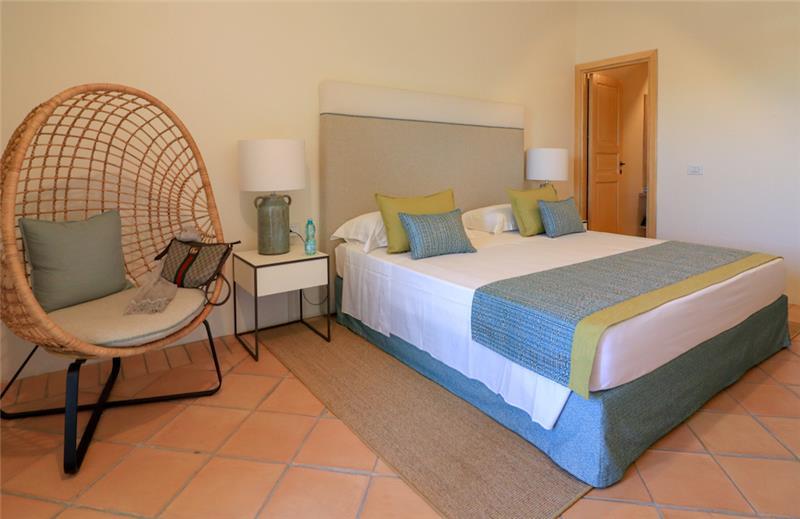 Selection of 3 and 4 bedroom villas with pools near Porto Cervo, sleeps 6-10