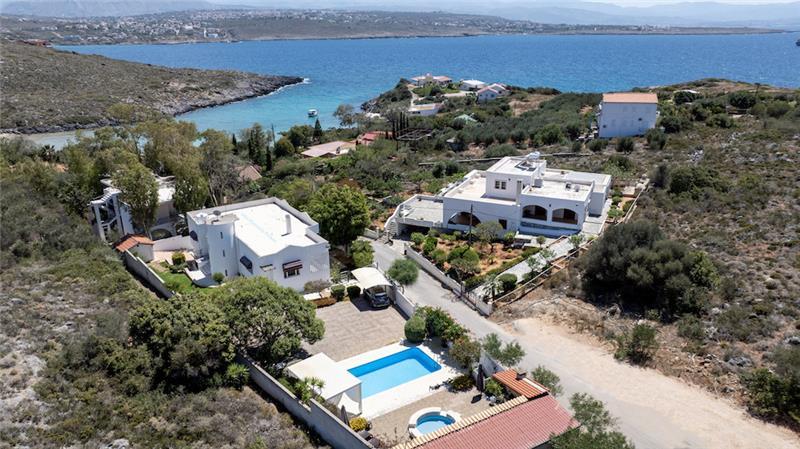 4 bedroom villa with pool close to beach on Akrotiri peninsula, sleeps 8