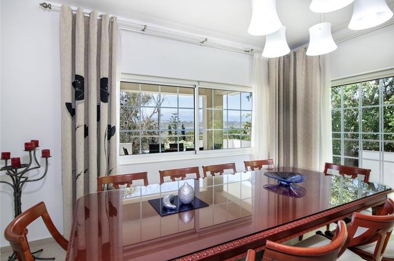 4 bedroom villa with pool close to beach on Akrotiri peninsula, sleeps 8