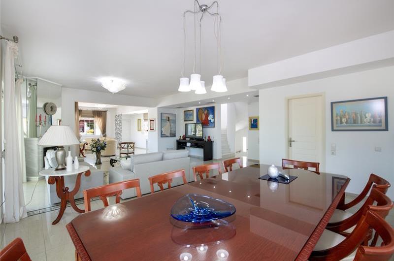 4 bedroom villa with pool close to beach on Akrotiri peninsula, sleeps 8