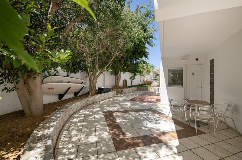 4 bedroom villa with pool close to beach on Akrotiri peninsula, sleeps 8