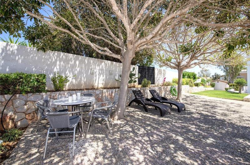 4 bedroom villa with pool close to beach on Akrotiri peninsula, sleeps 8