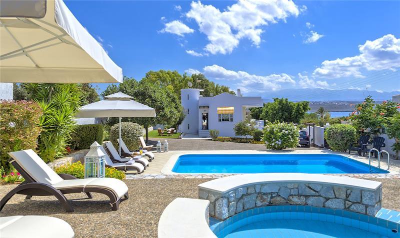 4 bedroom villa with pool close to beach on Akrotiri peninsula, sleeps 8