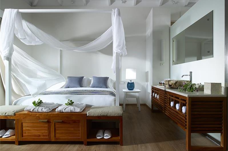 Selection of 3 & 4 bedroom villas with pool near Chania, sleeps 6-8
