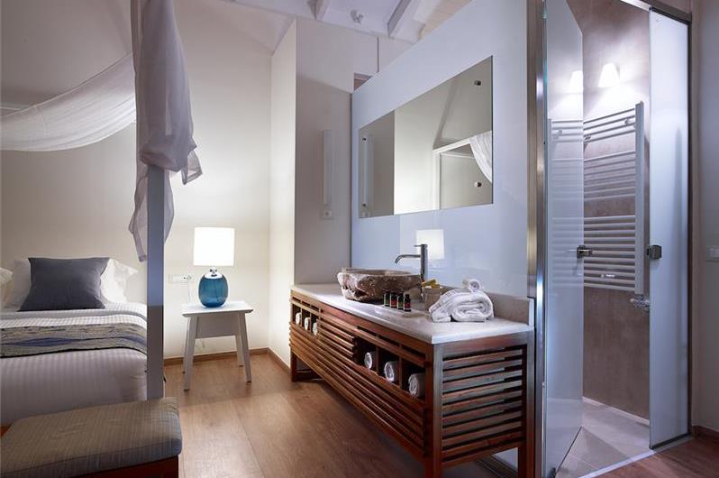 Selection of 3 & 4 bedroom villas with pool near Chania, sleeps 6-8