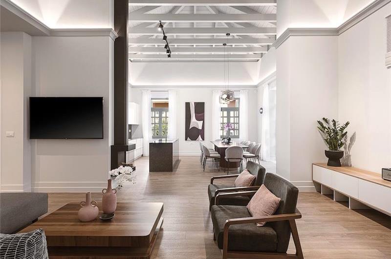5 bedroom villa with indoor and outdoor pool in Chania town, sleeps 10