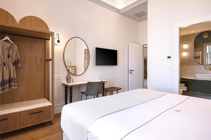 5 bedroom villa with indoor and outdoor pool in Chania town, sleeps 10