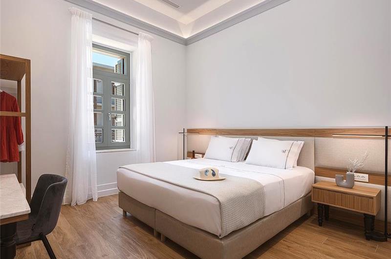 5 bedroom villa with indoor and outdoor pool in Chania town, sleeps 10