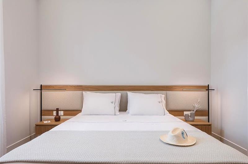 5 bedroom villa with indoor and outdoor pool in Chania town, sleeps 10