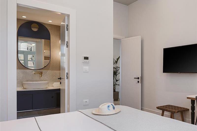 5 bedroom villa with indoor and outdoor pool in Chania town, sleeps 10