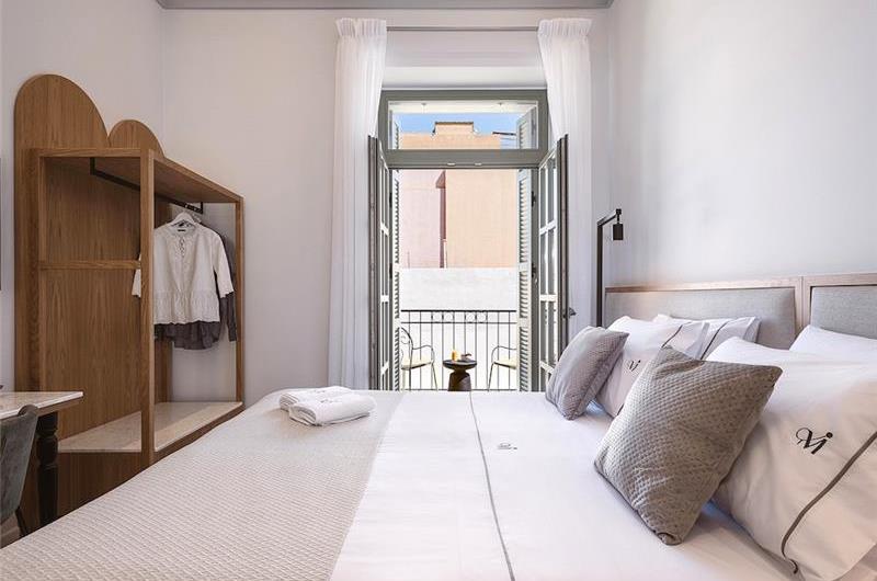 5 bedroom villa with indoor and outdoor pool in Chania town, sleeps 10